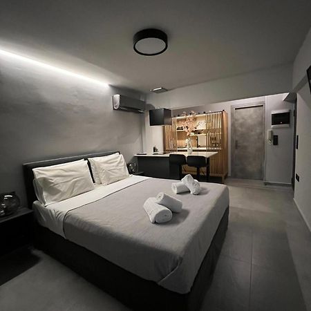 Loft Spa Greece - Enjoy Our Jacuzzi 칼라마타 외부 사진