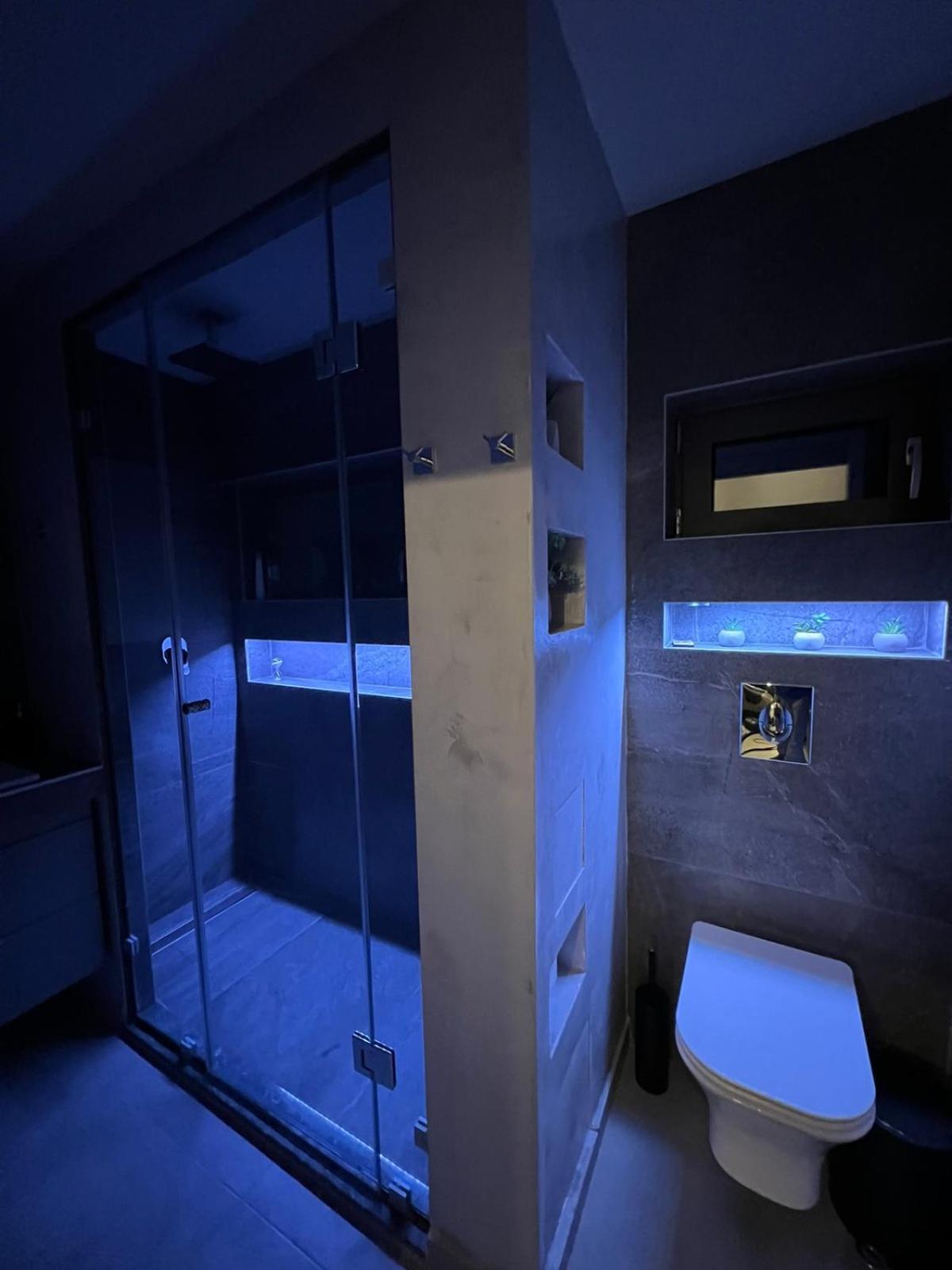 Loft Spa Greece - Enjoy Our Jacuzzi 칼라마타 외부 사진