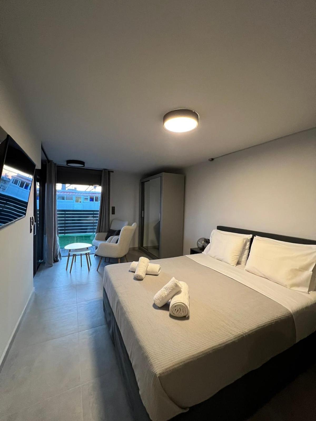 Loft Spa Greece - Enjoy Our Jacuzzi 칼라마타 외부 사진