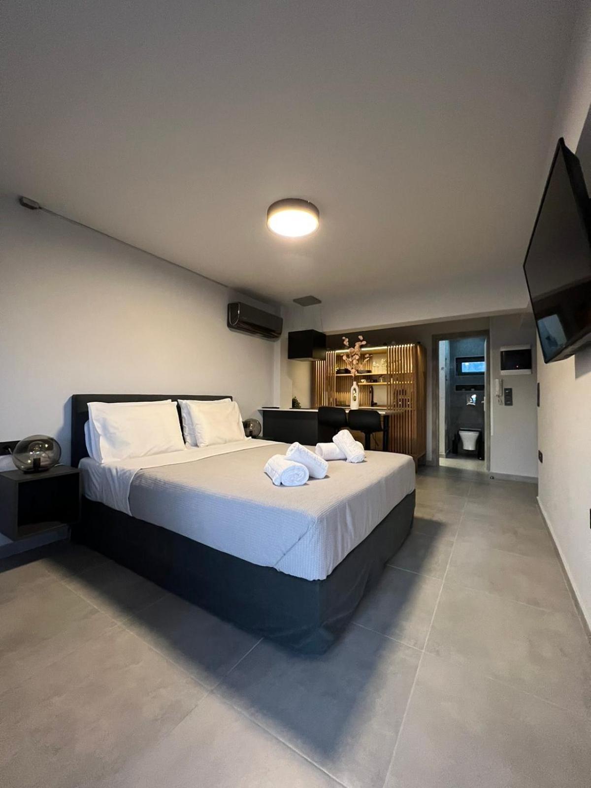 Loft Spa Greece - Enjoy Our Jacuzzi 칼라마타 외부 사진