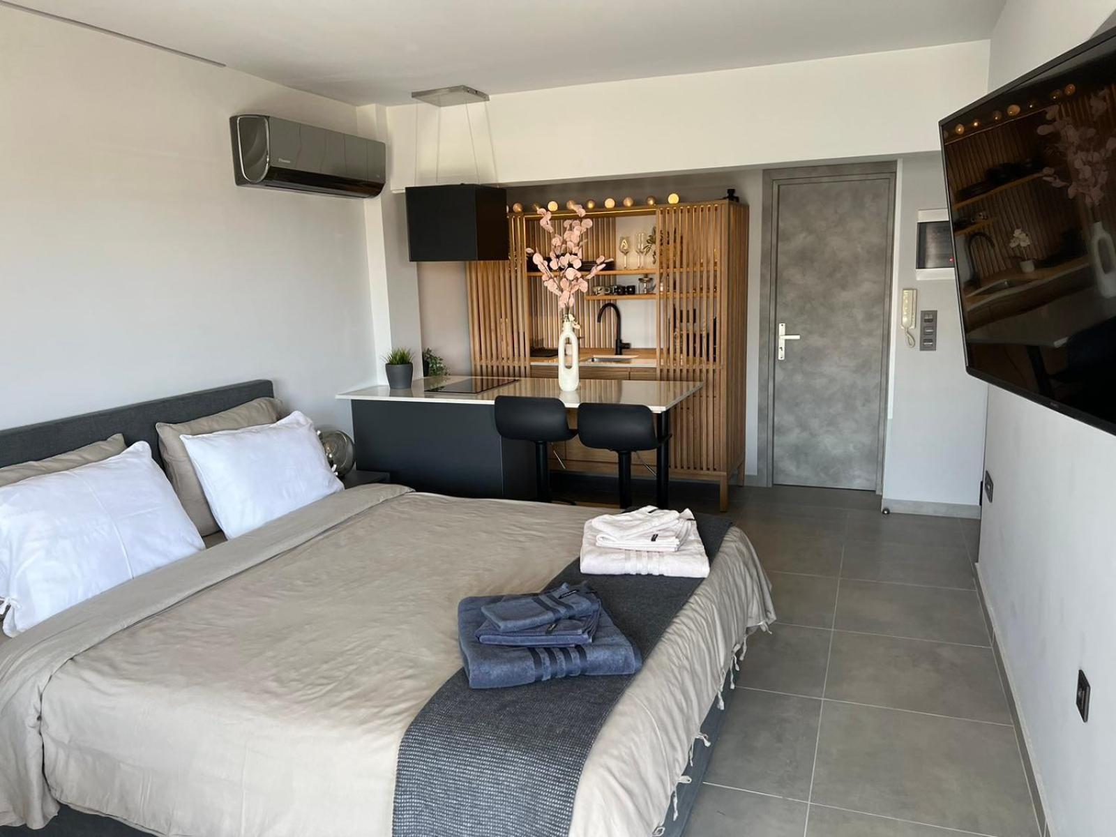 Loft Spa Greece - Enjoy Our Jacuzzi 칼라마타 외부 사진